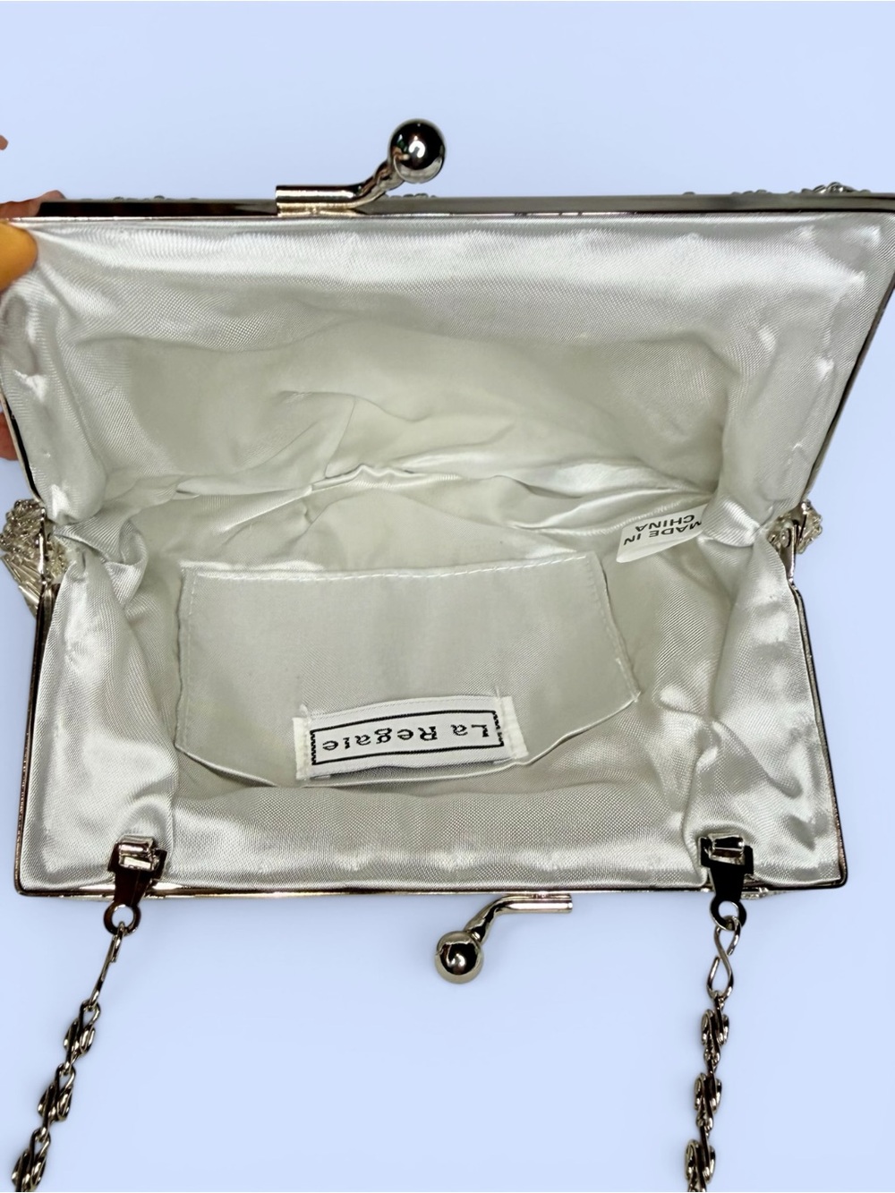 VTG La Regale Evening Bag Silver Beaded Shell Shaped Clutch Crossbody Kiss Lock - Picture 6 of 9